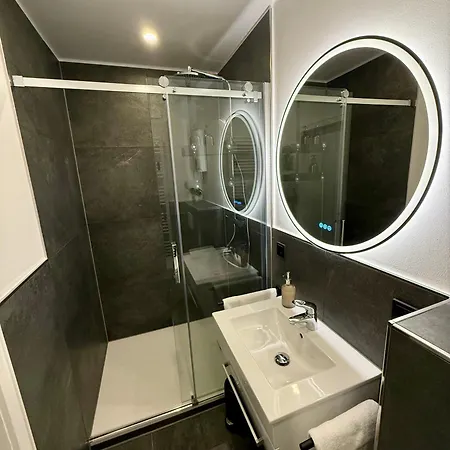 Schoenes Zwei-zimmer-apartment In Der Bremer Apartman Bréma